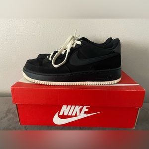 Nike Air Force 1 Low Suede Black/White GS- 6Y